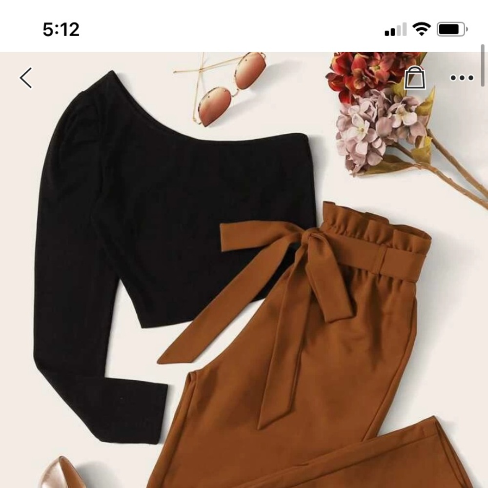 One shoulder long sleeve black crop top